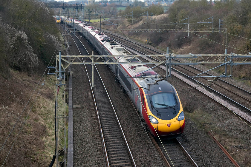 390107, VT 14.50 Birmingham New Street-London Euston (1B58, RT), Victoria Bridge 
 390107 'Independence Day Resurgence' heads under Victoria Bridge forming the 14.50 Birmingham New Street to London Euston. Another 390 can just be seen disappearing out of view on the down fast. 
 Keywords: 390107 1B58, Victoria Bridge