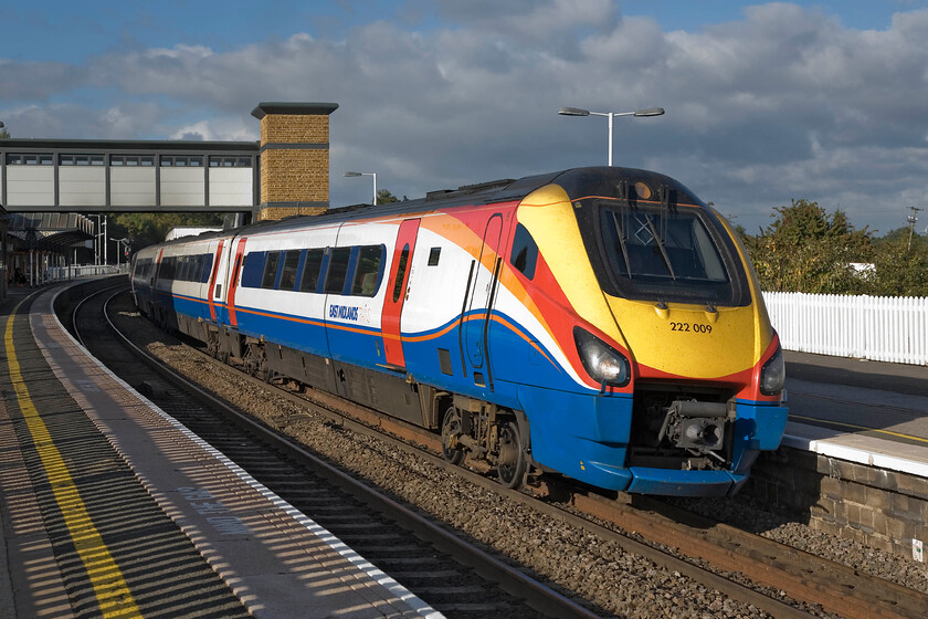 222009, 15.17 Corby-London St. Pancras (1P45), Wellingborough station 
 In superb autumn sunshine, EMT's 222009 comes to a halt at Wellingborough working the 1P45 15.17 Corby to St. Pancras 'stopper' service. The relatively new footbridge stands out well in the sunshine. It's nice to see that it has been built (or faced at least) with local ironstone. 
 Keywords: 222009 15.17 Corby-London St. Pancras 1P45 Wellingborough station East Midlands Train Meridian