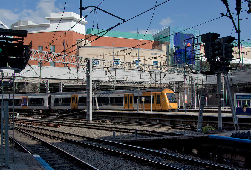 170501, LN 16.46 Four Oaks-Bromsgrove (2O68, 3L), Birmingham New Street station 
 170501 arrives into Birmingham New Street station forming, what I believe to be, the 16.46 Four Oaks to Bromsgrove. However, I would have thought this should have been operated by an electric unit rather than by this diesel one. The back entrance of The Bullring shopping centre dominates the background of this photograph, a natural environment for my wife who, unfortunately, stayed at home today as she was afflicted by a nasty bug. 
 Keywords: 170501 16.46 Four Oaks-Bromsgrove 2O68 Birmingham New Street station