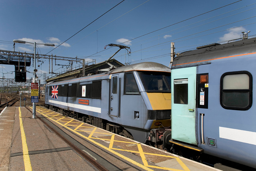 90009, LE 12.00 Norwich-London Liverpool Street (1P35), Colchester station 
 Having seen 90009 'Diamond Jubilee' earlier in the day at Ipswich it is seen again, this time at Colchester station. It is seen leading the 1P35 12.00 Norwich to Liverpool Street Abellio Greater Anglia service. 
 Keywords: 90009 12.00 Norwich-London Liverpool Street 1P35 Colchester station Abellio Greater Anglia Diamond Jubilee