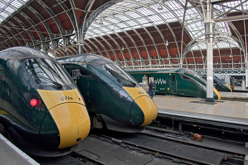 802004, 802017, 802107, 800030, 387140, 800028 & 800036, various workings, London Paddington station 
 The new lineup at London Paddington! I have photographed many times at Paddington through many eras. The latest one reveals no fewer than six GWR IETs on the blocks at with a lone Heathrow Express Class Electrostar. From the nearest to the camera they are 802204, 802217, 802107, 800030, 387140, 800028 and 800036. 
 Keywords: 802004 802017 802107 800030 387140 800028 800036 various workings London Paddington station GWR Great Western Railway IET