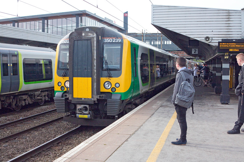 350239, LM 07.13 London Euston-Birmingha New Street (1Y03), Northampton station 
 350239 arrives at Northampton with the 1Y03 07.13 London Euston to Birmingham New Street. My boss and I took this train to Birmingham as the first leg of our journey to Bristol. 
 Keywords: 350239 07.13 London Euston-Birmingha New Street 1Y03 Northampton station