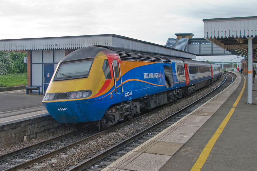 43047, EM 05.30 Sheffield-London St. Pancras (1C11), Wellingborough station 
 If I was a commuter travelling to London from Wellingborough station, I would make an effort to get the 05.30 Sheffield to St. Pancras service rather than the following train. The reason for getting up earlier would be in order to travel in the luxury of a Mk. III HST rather than a miserable and over-crowded Class 222 Meridian! 43047 is seen powering the rear of the service as it pauses at Wellingborough station. 
 Keywords: 43047 05.30 Sheffield-London St. Pancras 1C11 Wellingborough station East Midlands Trains HST