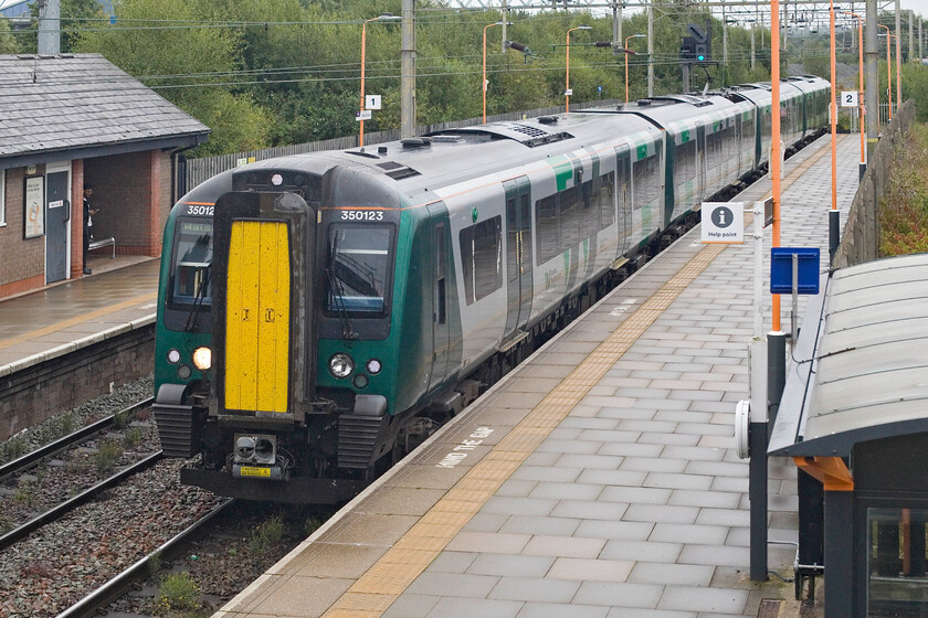 350123, LN 08.18 Wolverhampton-Walsall (2A09, 2L), Bescot Stadium station 
 With the rain coming down again the 2A09 08.18 Wolverhampton to Walsall cross-Birmingham service arrives at Bescot Stadium station worked by 350123. I have visited Bescot Stadium station a few times, twice with Andy, but have not seen many passengers apart from today when it was quite busy at times. 
 Keywords: 350123 08.18 Wolverhampton-Walsall 2A09 Bescot Stadium station London Northwestern Desiro