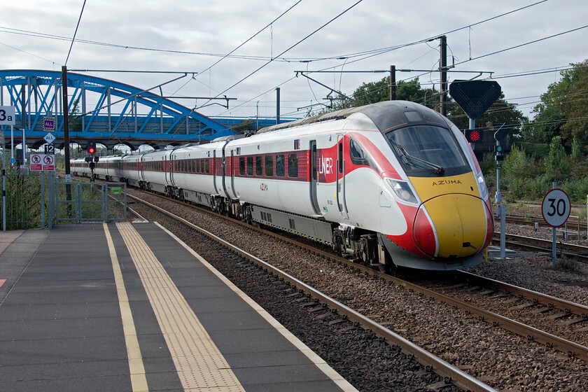 801203, GR 08.00 London King's Cross-Edinburgh Waverley (1S07, 1L), Peterborough station 
 Passing under Peterborough's iconic Crescent bridge 801203 works the 1S07 08.00 King's Cross to Edinburgh LNER service. After a clear and bright start to the morning, the cloud is gathering fast. 
 Keywords: 801203 08.00 London King's Cross-Edinburgh Waverley 1S07 Peterborough station LNER Azuma