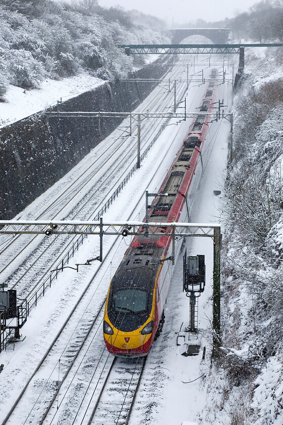 Class 390, 12.05 London Euston-Liverpool Lime Street, Roade cutting