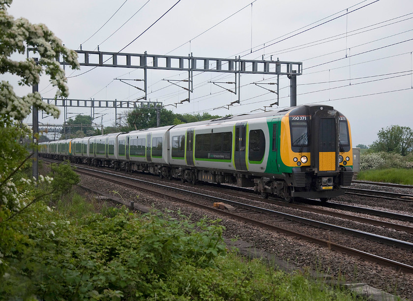 350371 & 350372, LN 18.16 London Euston-Birmingham New Street (1W71, 2L), Ashton Road Bridge 
 A pretty grim and grey evening sees 350371 and 350372 passing near Roade forming the 1W17 18.16 London Euston to Birmingham New Street. 
 Keywords: 350371 350372 1W71 Ashton Road Bridge