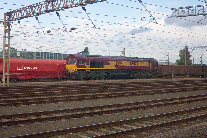 66075, stabled, Wembley yard 
 66075 sits at the head of an unidentified working in Wembley Yard. Looking at the wagon attached it could be a spoil working of some kind? 
 Keywords: 66075 stabled Wembley yard