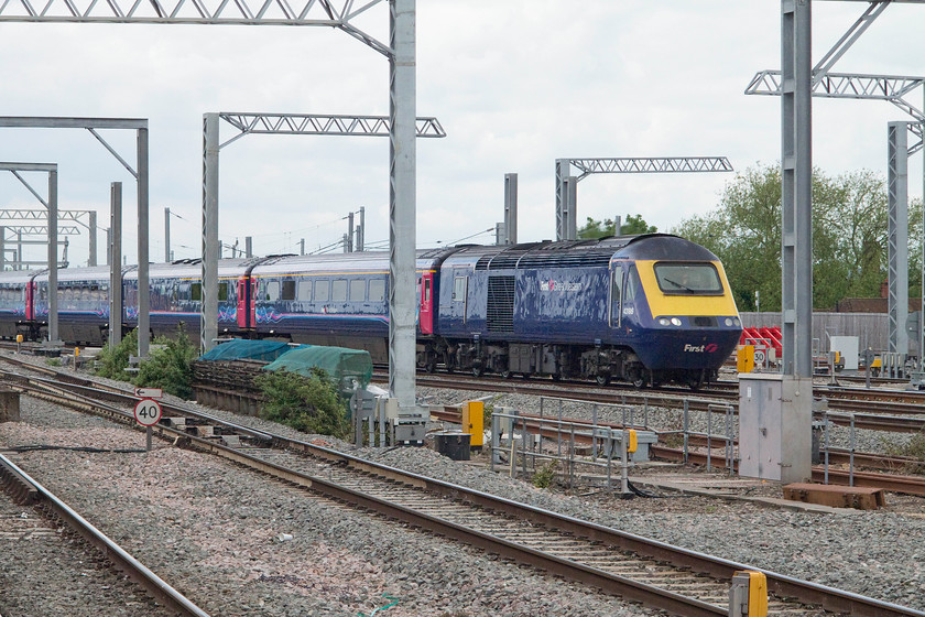 43186, GW 13.00 Bristol Temple Meads-London Paddington (1A18), Reading station 
 43186 winds its way through the newly installed electrification masts at the western end of Reading station leading the 13.00 Bristol to Paddington. The HST is destined to disappear from this route when the wires are eventually installed, laughably behind schedule. What will the future then hold for these iconic work horses that have operated on this line since 1976? 
 Keywords: 43186 13.00 Bristol Temple Meads-London Paddington 1A18 Reading station