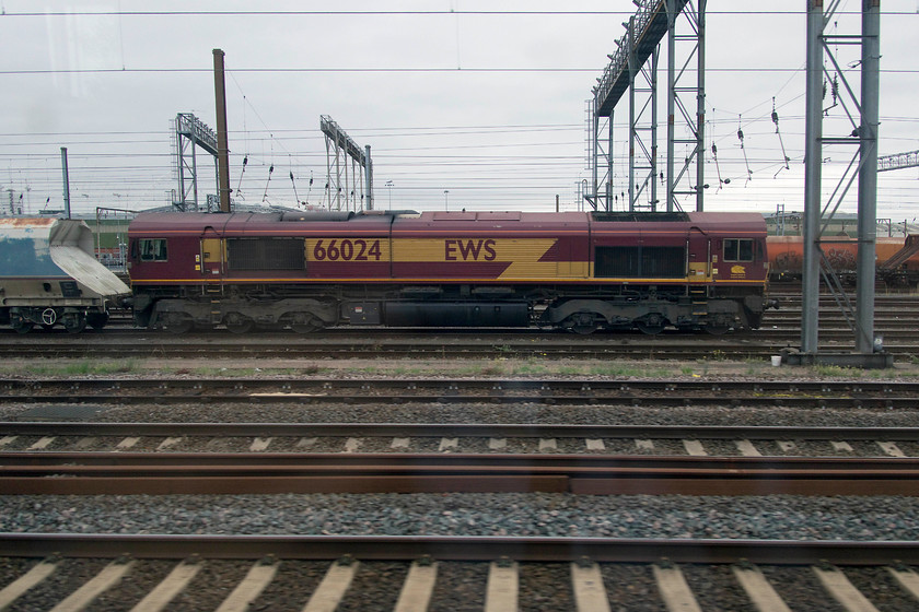 66024, unidentified working, Wembley Yard 
 66024 sits in Wembley Yard at the head of an unidentified up stone train. This 66 is still in its EWS livery with logos. It is one of the 66s introduced that utilised various fuel saving technology in an attempt to cut running costs and reduce pollution. 
 Keywords: 66024 Wembley Yard