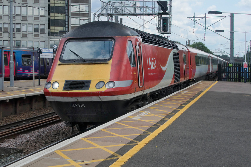 43315, GR 13.06 London King`s Cross-York (1N85, 11L), Potters Bar station 
 HST power car 43315 leads the 13.06 King's Cross to York through Potter Bar station with its first stop coming in ten miles time at Stevenage. 43208 is at the rear of the train that was seen having its windscreen cleaned at King's Cross a little earlier.... https://www.ontheupfast.com/v/photos/21936chg/27085853204/x43208-13-06-london-king-s-cross Of the two power cars, the oldest is 43208 being an an early Western Region one as part of 253004 dating from 1976, having now given an amazing forty-three years in service! 
 Keywords: 43315 13.06 London King`s Cross-York 1N85 Potters Bar station