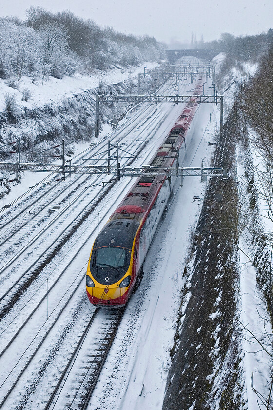 Class 390, 12.28 London Euston-Glasgow Central, Roade cutting