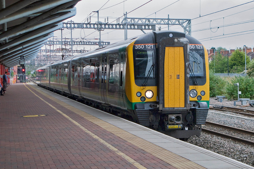 350121, 08.46 London Euston-Crewe (1U27), Rugby station 
 Our second train of the journey from Northampton to Knaresborough arrives at Rugby. We caught 350121 working the 08.46 Euston to Crewe for the relatively short trip to Tamworth. 
 Keywords: 350121 08.46 London Euston-Crewe 1U27 Rugby station London Midland Desiro