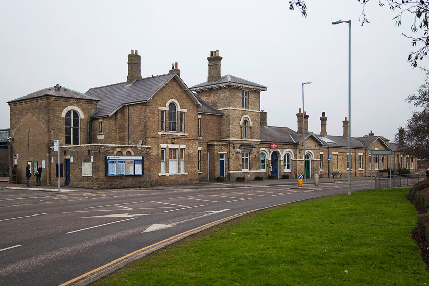 Frontage, Spalding station 
 The fantastic and impressive frontage of Spalding station has undergone extensive renovation in recent years. This Great Northern building is constructed out typical fawn bricks. The station was originally named Spalding Town and was at a major junction in this remote part of the Fens. 
 Keywords: Frontage Spalding station