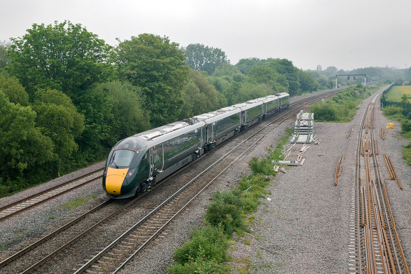 800019, GW 11.45 Moreton-in-Marsh-London Paddington (1P43, RT), Godstow Bridge 
 800019 working the 11.45 Moreton-in-marsh to London Paddington passes Godstow Bridge on the northern outskirts of Oxford. On the right can be seen the reinstated relief line that still has yet to open some years after the area was cleared and it was laid. As can be seen the weather was still very grey and overcast creating an incredibly flat light. However, it was very warm and there were signs things were about to improve. 
 Keywords: 800019 1P43 Godstow Bridge