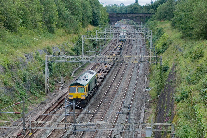 66504, 07.50 Felixstowe North-Lawley Street (4M94, 7E), Roade cutting 
 The 4M94 07.50 Felixstowe to Lawley Street Freightliner passes through Roade cutting on yet another dull and cool July day. The regular and daily service is led by 66504 which I have a number of photographs of over the years as far back as 2009. 
 Keywords: 66504 07.50 Felixstowe North-Lawley Street 4M94 Roade cutting Freightliner