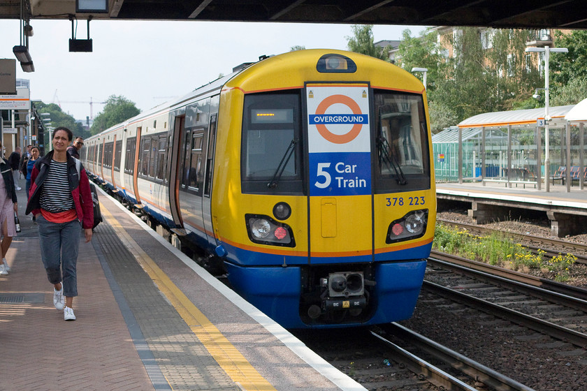 378223, LO 16.31 Clapham Junction-Willesden Junction (2Y84), Kensington Olympia station 
 The rear end of London Overground's 378223 pauses at Kensington Olympia station forming the 16.31 Clapham Junction to Willesden Junction. I am not entirely sure as to why these units, that have been in this configuration for over six years now, still carry this rather silly large notice on the set ends? 
 Keywords: 378223 16.31 Clapham Junction-Willesden Junction 2Y84 Kensington Olympia station