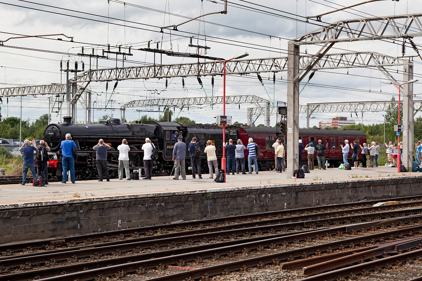 45690, 12.10 Carnforth Steamtown-Crewe Heritage Centre (5Z93), Crewe station 
 The crowds vie for a spot to get a picture of 45690 'Leander' as it arrives at Crewe station having worked the 12.10 Carnforth Steamtown to Crewe Heritage Centre 5Z39. 
 Keywords: 45690 12.10 Carnforth Steamtown-Crewe Heritage Centre 5Z93 Crewe station