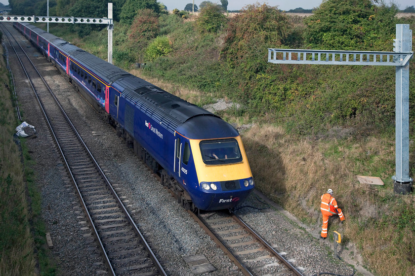 43125, GW 07.40 Paignton-London Paddington (1A12), Baulking 
 The lookout gets himself into a stable and safeposition as 43125 passes him at full line speed with the 07.40 Paignton to Paddington. The scene is at Baulking between Didcot and Swindon and shows the slow progress being made with the GWML electrification that should now be ready to be energised. After a very foggy start to the day, that considerably slowed my journey from Northamptonshire, the sun was beginning to burn through. 
 Keywords: 43125 07.40 Paignton-London Paddington 1A12 Baulking