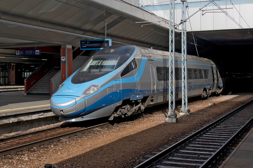 ED250-020, 11.12 Krakw-Glwny-Warszawa Centralna (EIP3106), Krakw Glwny station 
 On arrival at Krakw's Glwny station, I was greeted by one of PKP's Pendolinos. ED250-020 is the final member of the class that emerged from Alstom's Savigliano Italian plant in January 2015. The rear car of the train is seen basking in some welcome sunshine and will work the 11.12 to Warszawa Centralna. 
 Keywords: ED250-020 11.12 Krakw-Glwny-Warszawa Centralna EIP3106 Krakw Glwny station Pendolino PKP Polish Railways