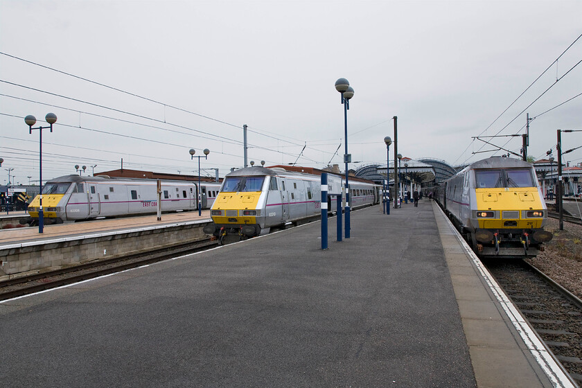 82206, GR 07.30 London King's Cross-Edinburgh Waverley (1S06), 82210, GR 10.01 York-London King's Cross (1Y82) & 82211, GR 06.55 Edinburgh Waverley-London King's Cross (1E04), York station 
 A trio East Coast of DVTs stand at York station under, once again, grey skies. From left to right...

82206, 1S06 07.30 King's Cross to Edinburgh
82210, 1Y82 10.01 York to King's Cross
82211, 1E04 06.55 Edinburgh to King's Cross 
 Keywords: 82206 07.30 London King's Cross-Edinburgh Waverley 1S06 82210 10.01 York-London King's Cross 1Y82 82211 06.55 Edinburgh Waverley-London King's Cross 1E04 York station East Coast DVT