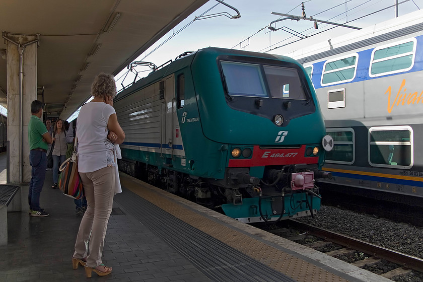 464.477, 16.12 Livorno Central-Florence SMN (3136), Pisa Central station 
 A bust scene at Pisa Central station as our train returning to Florence arrives. 464.477 leads the 16.12 Livorno to Florence SMN 3136 service. We were pleased to climb into its air conditioned coaches as it had turned into an extremely hot afternoon and after doing all the sites that Pisa had to offer we were 'all done'! 
 Keywords: 464.477 16.12 Livorno Central-Florence SMN 3136 Pisa Central station