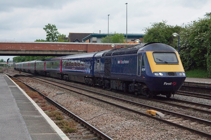 43174, GW 15.06 London Paddington-Penzance (1C86), Newbury station 
 As yet, with no evidence of the forthcoming electrification, Newbury station looks as it has looked for many years. 43174 takes the centre road through the station leading the 15.06 Paddington to Penzance 1C86 service. 
 Keywords: 43174 15.06 London Paddington-Penzance 1C86 Newbury station