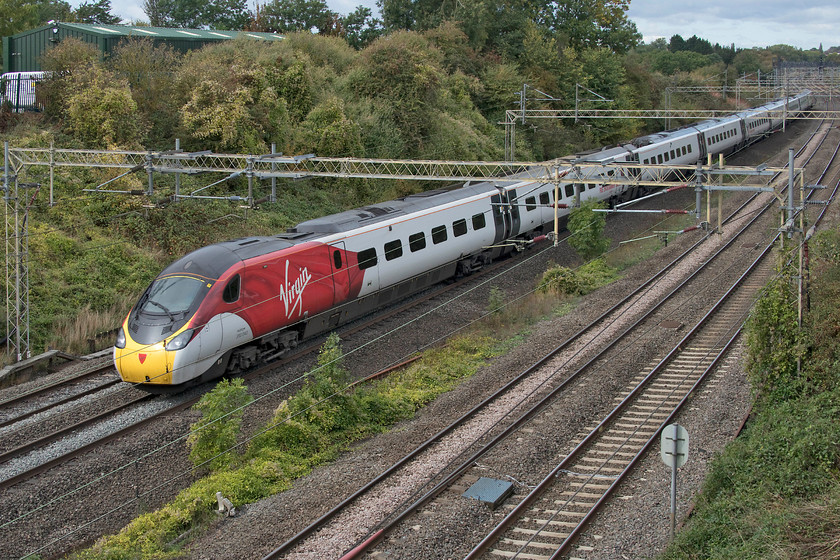 390040, VT 11.47 Wolverhampton-London Euston (1B18, 2E), Victoria Bridge 
 390040 races past Victoria Bridge almost exactly 60 miles from London with the 11.47 Wolverhampton to Euston 1B18 working. 
 Keywords: 390040 1B18 Victoria Bridge