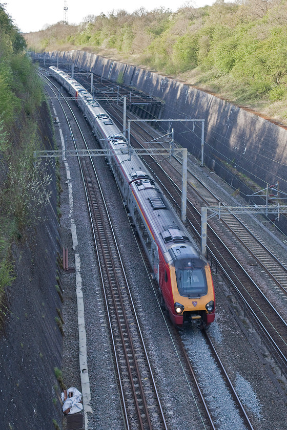 Class 221, VT 15.24 Shrewsbury-London Euston (1B68, 2L), Roade Cutting 
 A pair of unidentified class 221s pass through Roade Cutting forming the 15.24 Shrewsbury to London Euston working. It is impossible to identify unit numbers of these Voyagers, unlike the Pendolinos that have the end of a carriage number applied to the roof on the pantograph housing. From this number, the set number can easily be identified. 
 Keywords: Class 221 1B68 Roade Cutting