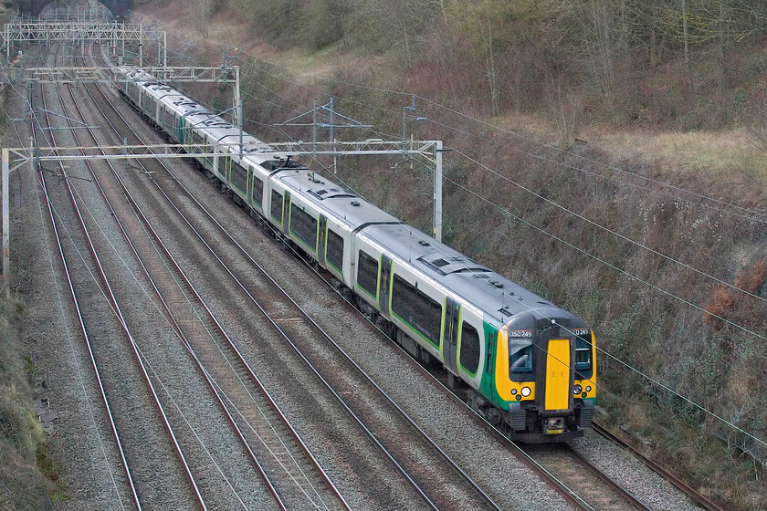 350249 & 350244, LN 12.33 Birmingham New Street-London Euston (1Y20, RT), Hyde Road bridge 
 350249 and 350244 head south through Roade cutting working the 12.33 Birmingham New Street to Euston London Northwestern service. The photograph is taken from Hyde Road bridge which is about two-thirds through the cutting from the north. With the introduction of the new Class 730s the 350/2 sub-class, as seen here, should have been returned to their leasing company by now but, inevitably this has not happened with the late delivery and acceptance to service of the new trains. 
 Keywords: 350249 350244 12.33 Birmingham New Street-London Euston 1Y20 Hyde Road bridge London Northwestern Desiro