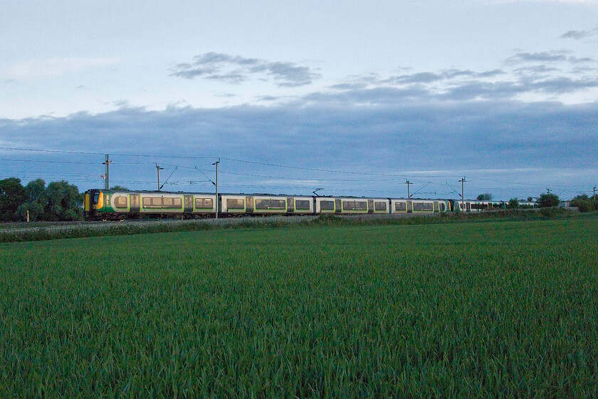 350264, LN 04.48 Northampton-London Euston (2N02, 2E), Milton Malsor SP740557 
 Just a few minutes before the sun was to appear above the horizon to the east 350264 and a fellow Desiro work the 04.48 Northampton to Euston past Milton Malsor. Despite it being just a couple of weeks before the longest day it was a very cold morning with temperatures deep into single figures. 
 Keywords: 350264 04.48 Northampton-London Euston 2N02 Milton Malsor SP740557 London Northwestern desiro