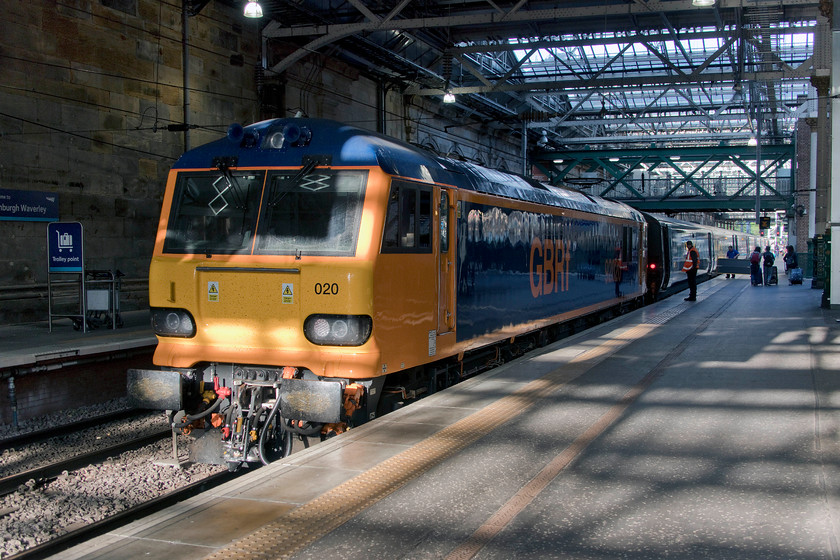 92020 (from Carstairs), CS 23.36 London Euston-Glasgow Central & Edinburgh Waverley sleeper (via Manchester) (1S26 & 1B26, RT), Edinburgh Waverely station 
 The Lowland sleeper splits at Carstairs with the Glasgow portion heading northwards with the locomotive that brought the train up from London. The Edinburgh portion, that Andy and I were on, enjoys a new locomotive taking it the relatively short distance to the Scottish capital, a journey time of about thirty minutes. On arrival at the glorious Waverley station, GBRF's 92020, on-hire to CS, basks in the early morning sunshine. To sum up our experience of the new CS sleeper, I would give it half marks at the moment. There are still too many problems that have yet to be sorted out with more testing needed, and as for those awfull seats in the club car, that's another subject in itself! 
 Keywords: 92020 23.36 London Euston-Glasgow Central & Edinburgh Waverley sleeper 1S26 1B26 Edinburgh Waverely station