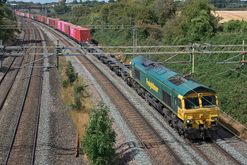 66539, 12.16 Lawley Street-London Gateway (4L46, 2E), Victoria bridge 
 In some sparking summer sunshine 66539 heads south past Victoria bridge between Roads and Ashton with the 12.16 Lawley Street to London Gateway Freightliner. 4L46 is a regular as clockwork lunchtime freight that you can almost set your watch to! 
 Keywords: 66539 12.16 Lawley Street-London Gateway 4L46 Victoria bridge Freightliner