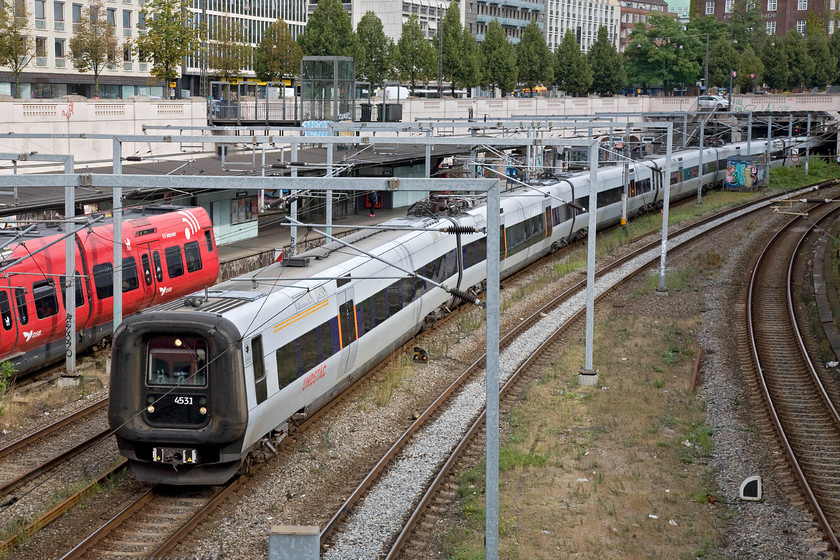 4531, 09.01 Niv-Copenhagen Airport, Ved Vesterport bridge 
 Set 4531 leads another unit both being joint DSB/SJ lightning trains (as they are so dubbed) pass Vestersport S-Line station working the 09.01 Niv to Copenhagen Airport service. Niv is a lovely small town on the coast of resund with a population of just over eight thousand people. 
 Keywords: 4531 09.01 Niv-Copenhagen Airport Ved Vesterport bridge