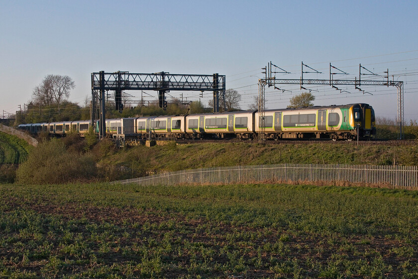 350265 & 350232, LN 05.35 London Euston-Birmingham New Street (2Y09, 2L), between Roade & Ashton 
 Catching some welcome spring sunshine after what had been a very disappointing March and April, the 05.35 Euston to Birmingham London Northwestern unit approaches Roade. It is being worked by 350265 and 350232 that, in theory, should be off-lease by now and replaced by brand new shiny Class 730 Aventura units (that will operate around the Greater West Midlands), needless to say, this has not happened due to various issues with the new trains! 
 Keywords: 350265 350232 05.35 London Euston-Birmingham New Street 2Y09 between Roade & Ashton London Northwestern Desiro