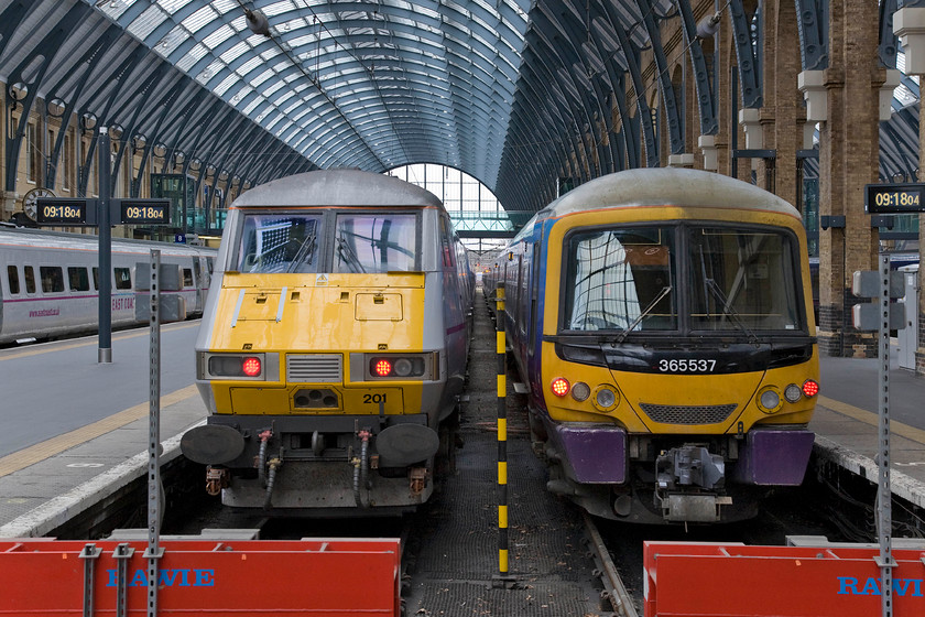 82201, GR 09.56 London KIng's Cross-Leeds (1D09) & 365537, FC 09.38 London King's Cross-Cambridge (1C48), London King's Cross station 
 A comparison with https://www.ontheupfast.com/p/21936chg/25366390204/x55019-10-20-newcastle-london-kings is interesting. Whilst the Deltics have long gone (even though both shown in the 1978 photograph are still extant) King's Cross station looks reassuringly familiar. In this 2014 photograph DVT 82201 will leave at the rear of the 1D09 09.56 to Leeds whilst FCC's 3656537 will depart with the 1C48 09.38 to Cambridge. 
 Keywords: 82201 09.56 London KIng's Cross-Leeds 1D09 365537 09.38 London King's Cross-Cambridge 1C48 London King's Cross station East Coast First Capital Connect DVT