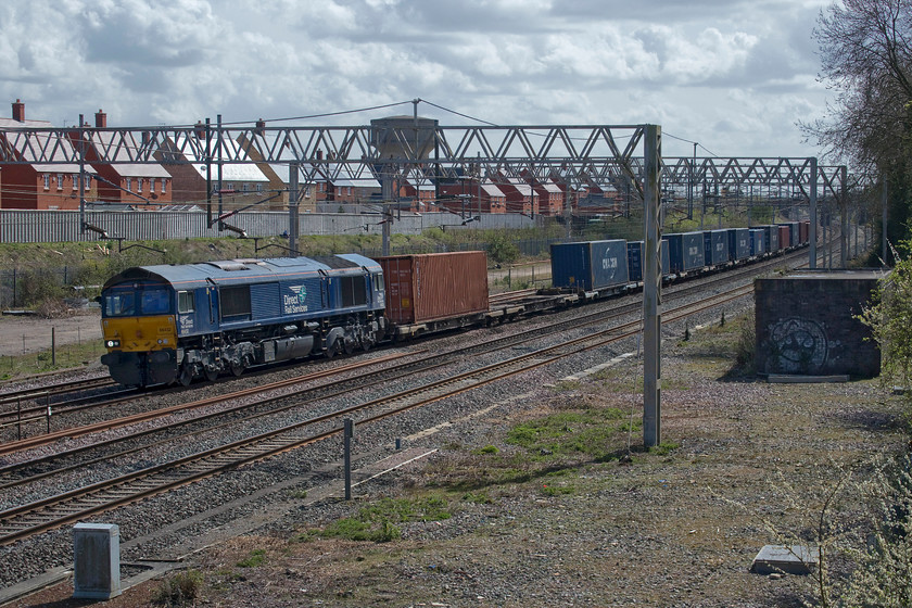 66432, 09.55 Tilbury-DIRFT (4M07, 42E), site of Roade station 
 Hot on the heels of the previous Freightliner, DRS's 66432 leads the 09.55 Tilbury to Daventry past the site of Roade station. The train is particularly short with the Class 66 making light work of the 4M07 that arrived, like many workings, early at its destination. 
 Keywords: 66432 09.55 Tilbury-DIRFT 4M07 site of Roade station DRS Direct Rail Services Freightliner Daventry Railfreight Terminal