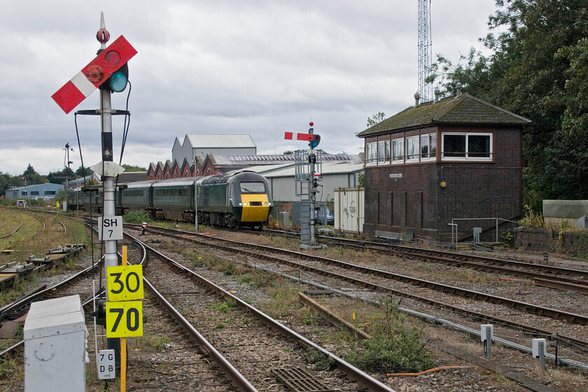 43094, 09.50 Laira TMD-Kidderminster SVR (5Z43, 32E), Worcester Shrub Hill station 
 The unusual sight of an HST back at Worcester Shrub Hill got the photographers out with a number dotted around the station including some station staff. Formally named 'St. Mawes Castle' 43094 leads the 09.50 Laira to Kidderminster SVR empty stock move. The whole train was debranded and heading to the Severn Valley Railway to take part in their autumn diesel gala over the coming long weekend. After this event, I am not sure where it will be heading. 
 Keywords: 43094 09.50 Laira TMD-Kidderminster SVR 5Z43 Worcester Shrub Hill GWR Castle HST . St. Mawes Castle