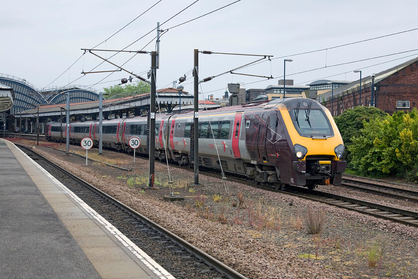 221121, XC 07.00 Edinburgh Waverley-Reading (1V85), York station 
 221121 works the 07.00 Edinburgh Waverley to Reading CrossCountry service away from York. This view is taken in a similar position to one that I took in rather different conditions back on a bitterly cold night in December 1980, see....... https://www.ontheupfast.com/p/21936chg/29831157804/x55008-19-15-aberdeen-london-king 
 Keywords: 221121 07.00 Edinburgh Waverley-Reading 1V85 York station CrossCountry