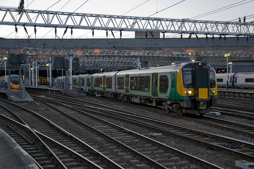 350233, LM 07.05 London Euston-Birmingham New Street (2Y06), London Euston station 
 The 07.05 London Midland service to Birmingham New Street gets smartly away from Euston worked by 350233. This train will take about two hours to reach its destination going via Northampton. 
 Keywords: 350233 07.05 London Euston-Birmingham New Street 2Y06 London Euston station London Midland Desiro