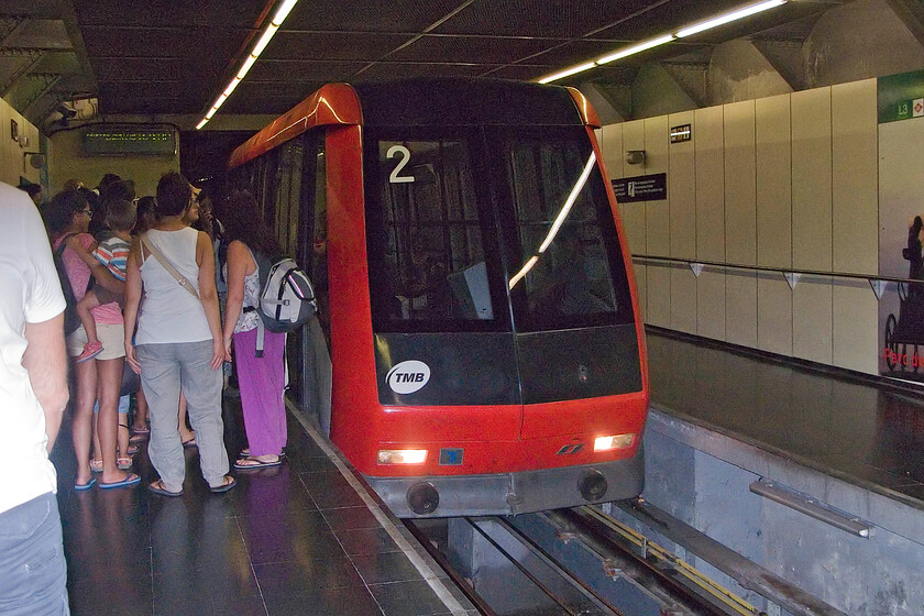 2, TMB Paral-lel-Parc-de Montjuc funicular working, Fondo station 
 One of Barcelona's most recognisable landmarks and attractions is the Parc-de Montjuc high above the city and its harbour. It can be accessed in a number of ways with my wife preferring to take the funicular railway that is partly under ground on its climb to the top of the park. We took funicular car number 2 from Paral-lel-Parc station at street level. The car is seen with passengers waiting whilst it arrives from the summit. 
 Keywords: TMB Paral-lel-Parc-de Montjuc funicular working, Fondo station.jpg