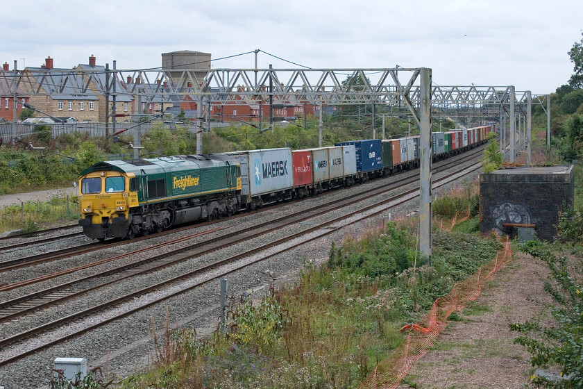 66513, 07.50 Felixstowe North-Lawley Street (4M94, 18E), site of Roade station 
 The last day of August was a rather dull affair bringing down the curtain on grey and wet couple of months. 66513 heads north through Roade leading the well loaded 4M94 07.50 Felixstowe to Lawley Street Freightliner 
 Keywords: 66513 07.50 Felixstowe North-Lawley Street 4M94 site of Roade station Freightliner