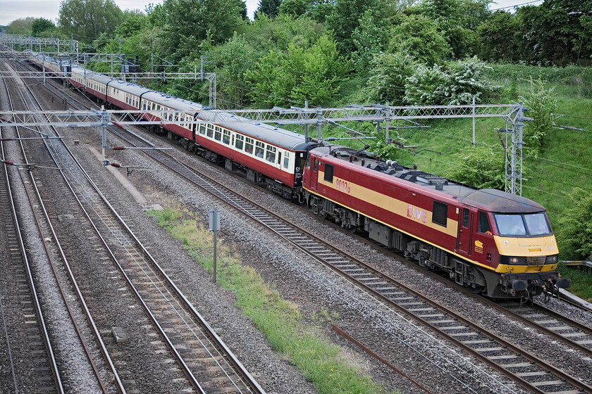 90026, outward leg of The Lakelander, 07.06 London Euston-Carlisle (1Z62), Victoria bridge 
 90026 leads the Lakelander charter past Victoria bridge between Roade and Ashton with a set of stock looking like it could match the EWS livery on the locomotive. Leaving Euston at 07.06 the charter, running as 1Z62, would end up at Carlisle just before midday giving passengers just under five hours to explore the city or take a planned visit to the South Tynedale Railway that is if they had not chosen to alight at Oxenholme for a trip to Bowness and a cruise on Lake Windermere. 
 Keywords: 90026 The Lakelander 07.06 London Euston-Calisle 1Z62 Victoria bridge UK Railtours