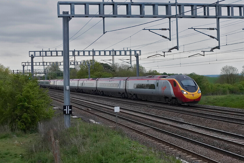 Class 390, VT 19.07 London Euston-Liverpool Lime Street, Ashton Road bridge 
 An unidentified Virgin Pendolino approaches Roade on a particularly dull Saturday evening working the 19.07 Euston to Liverpool service. 
 Keywords: Class 390 19.07 London Euston-Liverpool Lime Street Ashton Road bridge Virgin West Coast Pendolino